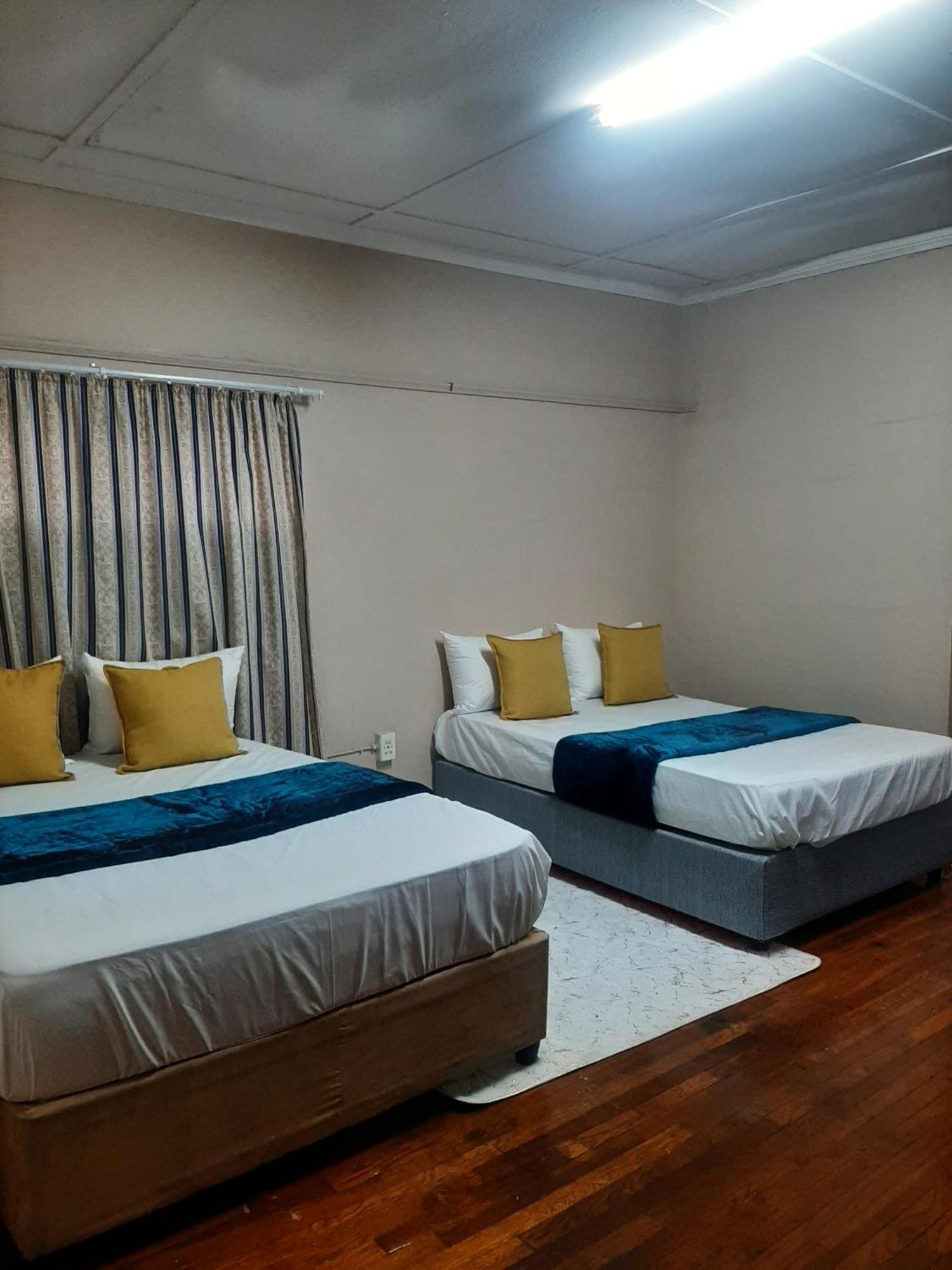 Triple S Guest House เคปทาวน์ ภายนอก รูปภาพ