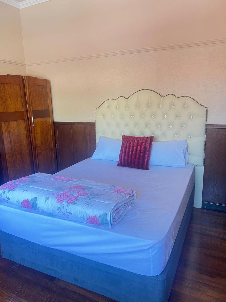 Triple S Guest House เคปทาวน์ ภายนอก รูปภาพ